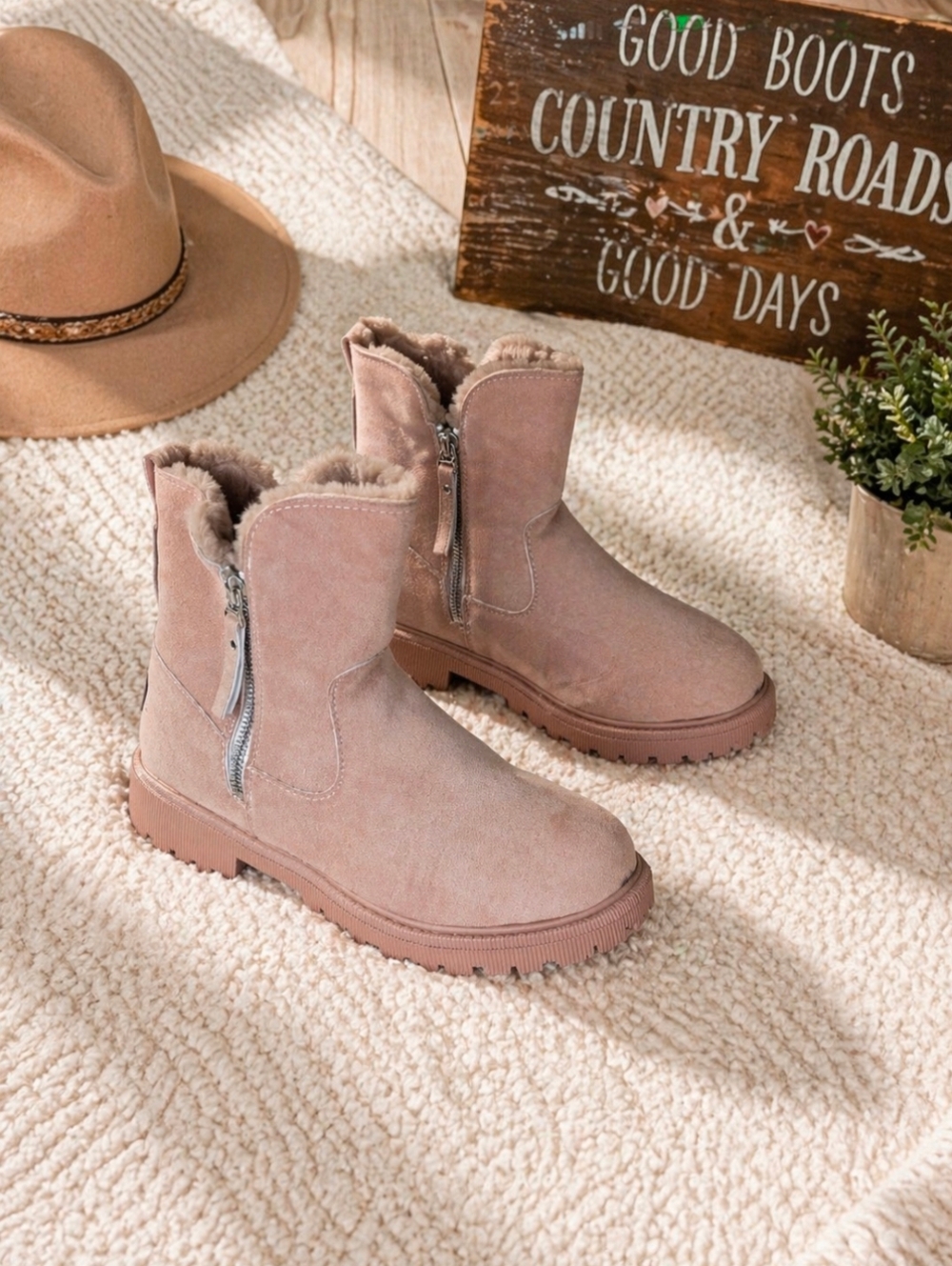 F & 8 | Women's 10 | Boots--NWOT. EUR 42